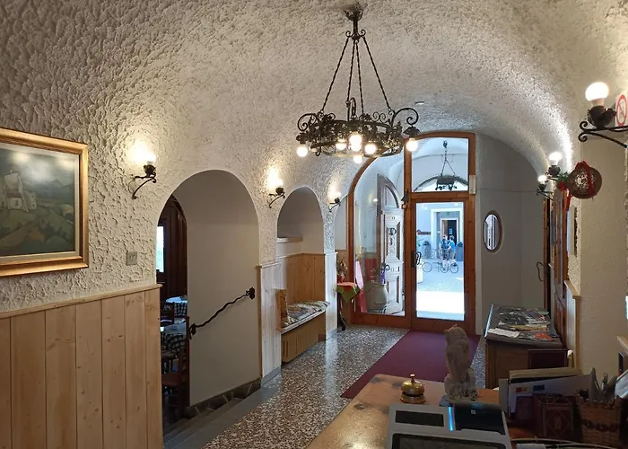 酒店 Gufo 博尔米奥