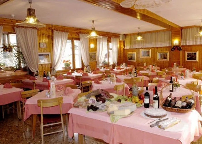 酒店 Gufo 博尔米奥