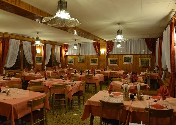 酒店 Gufo 博尔米奥