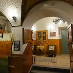 Gufo Отель Бормио